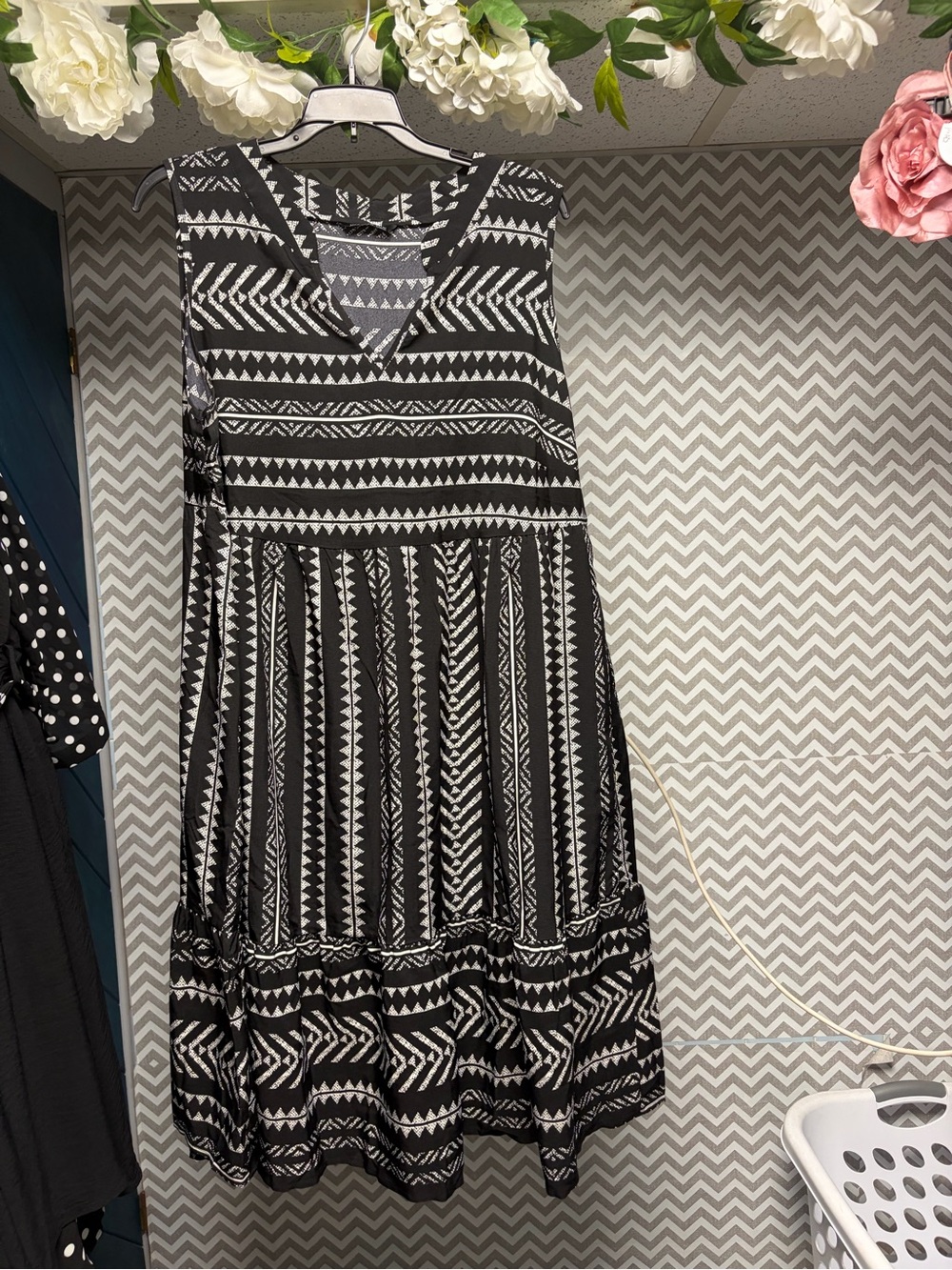 BloomChic Sleeveless Black & White Patterned V-Neck Dress